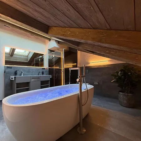 Spacious, Modern And Elegant House In 모르진